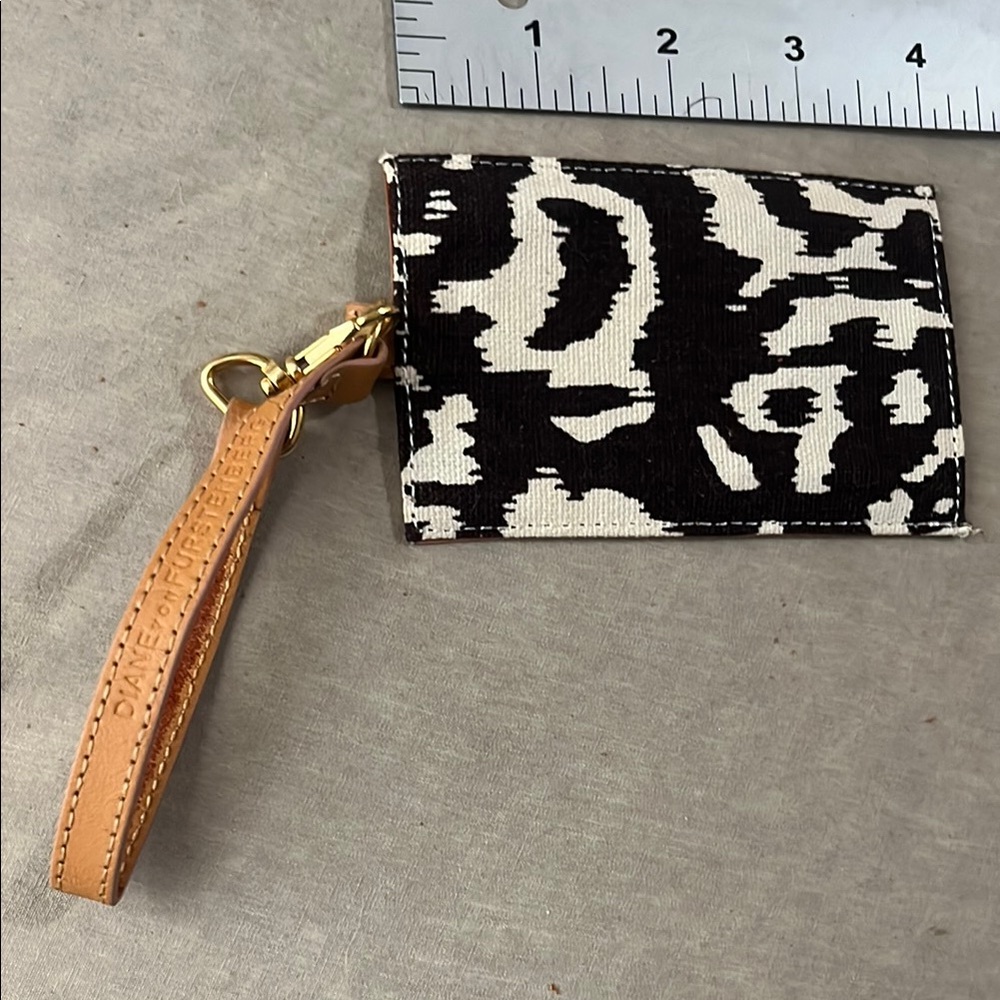 DVF NEW Diane von Furstenberg official Black White pattern canva tag 2016 2.75x4